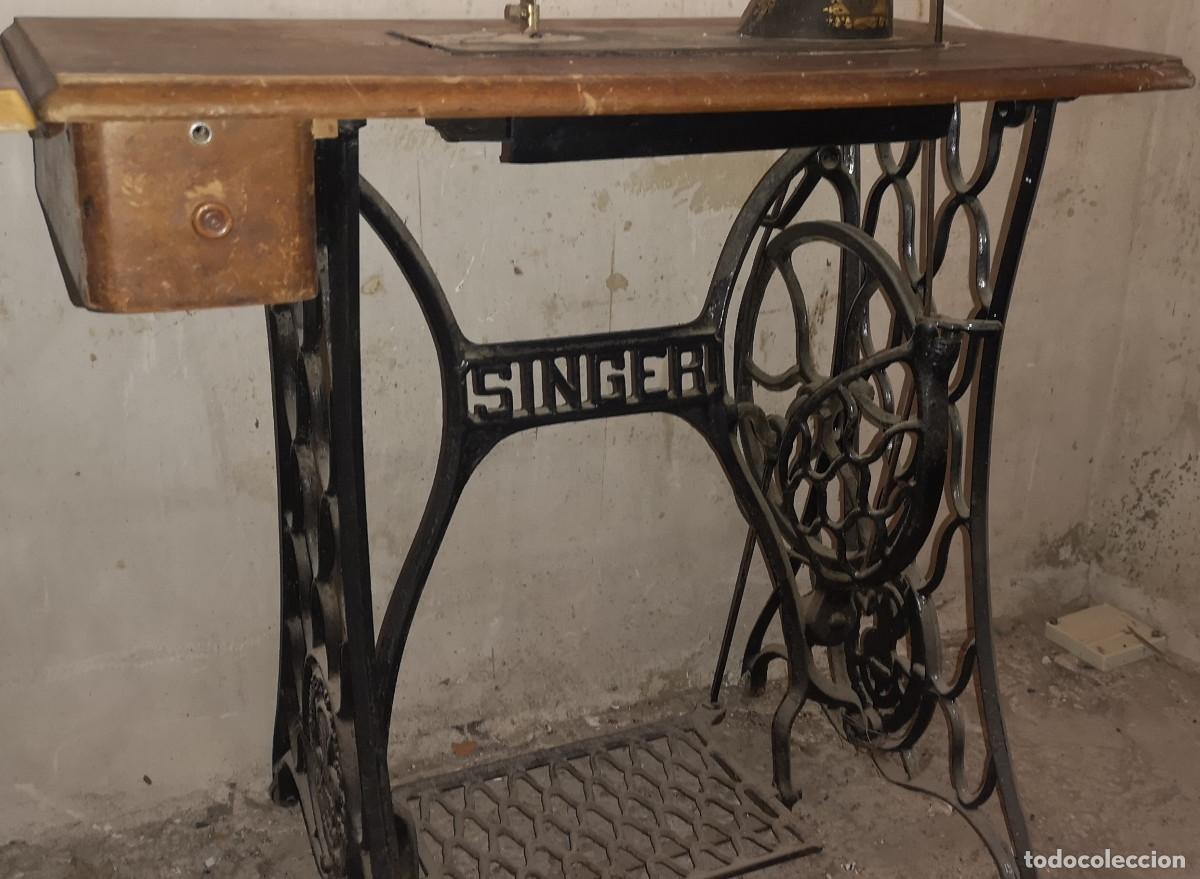 Antig&uuml;edades: MAQUINA DE COSER SINGER, CON MUEBLE Y PIE - Foto 3