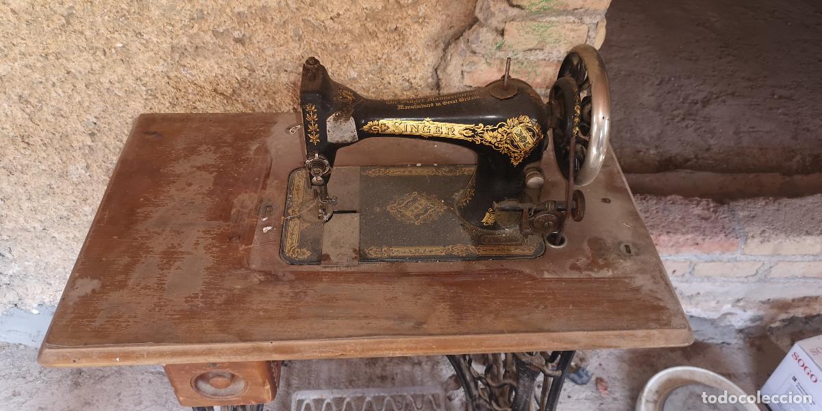 Antig&uuml;edades: MAQUINA DE COSER SINGER, CON MUEBLE Y PIE - Foto 2