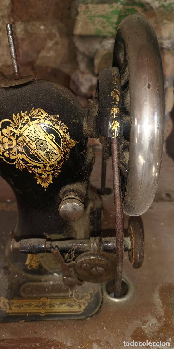 Antig&uuml;edades: MAQUINA DE COSER SINGER, CON MUEBLE Y PIE - Foto 3