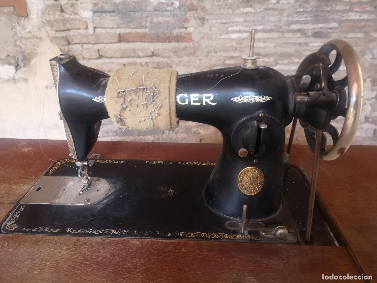 Antig&uuml;edades: MAQUINA DE COSER SINGER, CON MUEBLE Y PIE - Foto 4