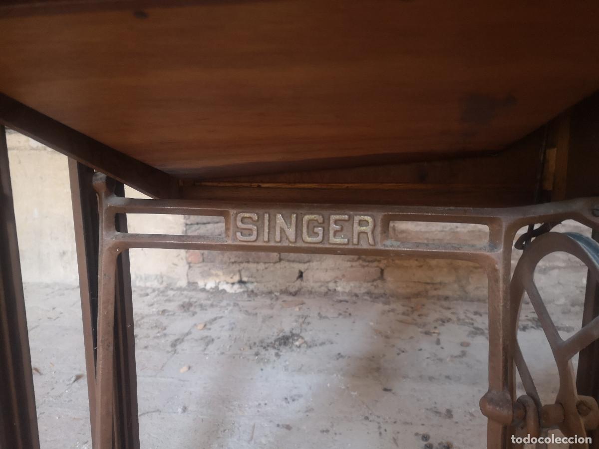 Antig&uuml;edades: MAQUINA DE COSER SINGER, CON MUEBLE Y PIE - Foto 5