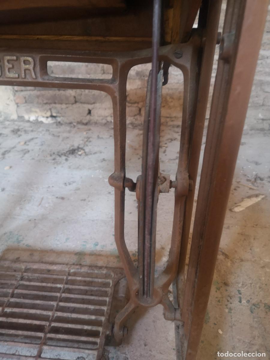 Antig&uuml;edades: MAQUINA DE COSER SINGER, CON MUEBLE Y PIE - Foto 6