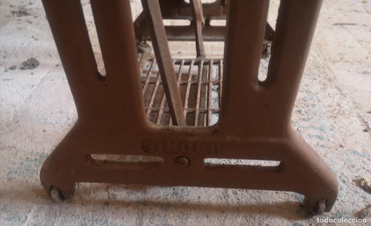 Antig&uuml;edades: MAQUINA DE COSER SINGER, CON MUEBLE Y PIE - Foto 14