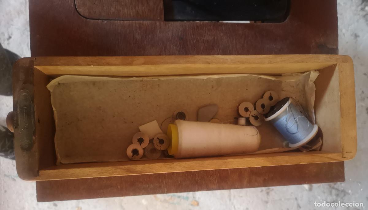 Antig&uuml;edades: MAQUINA DE COSER SINGER, CON MUEBLE Y PIE - Foto 15