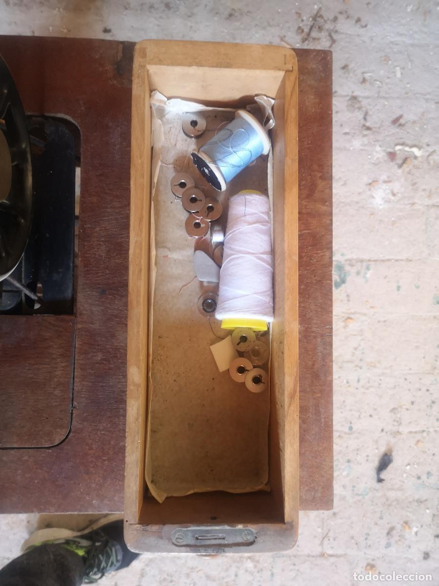 Antig&uuml;edades: MAQUINA DE COSER SINGER, CON MUEBLE Y PIE - Foto 18
