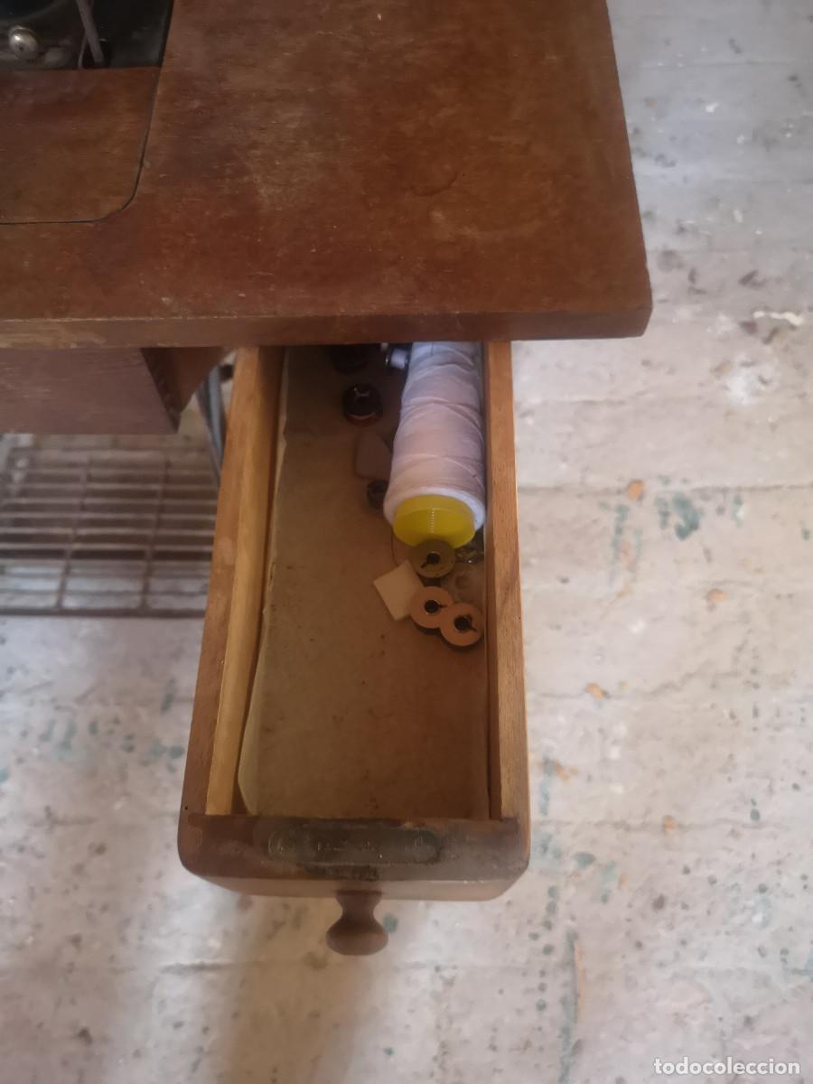 Antig&uuml;edades: MAQUINA DE COSER SINGER, CON MUEBLE Y PIE - Foto 19