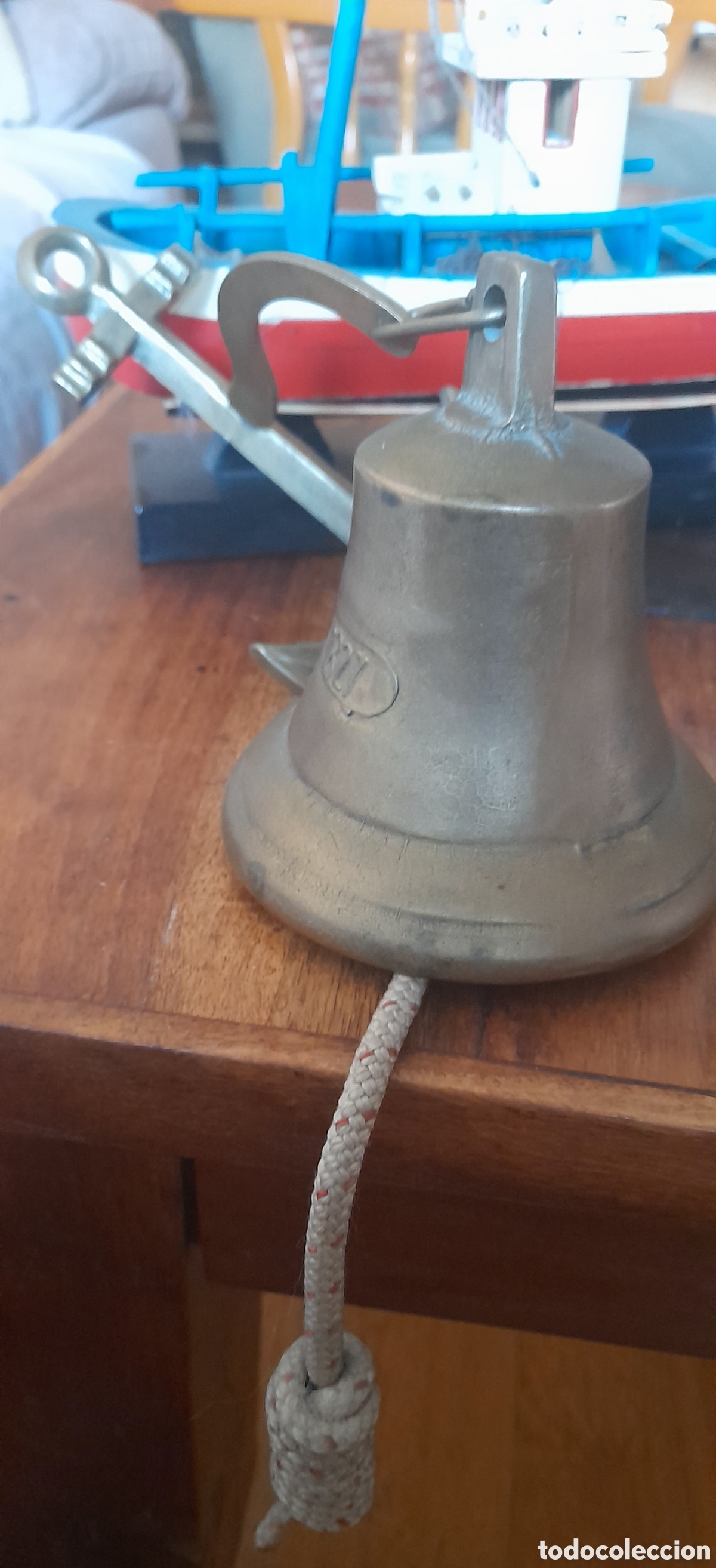 Antig&uuml;edades: Campana bronce con soporte ancla - Foto 2