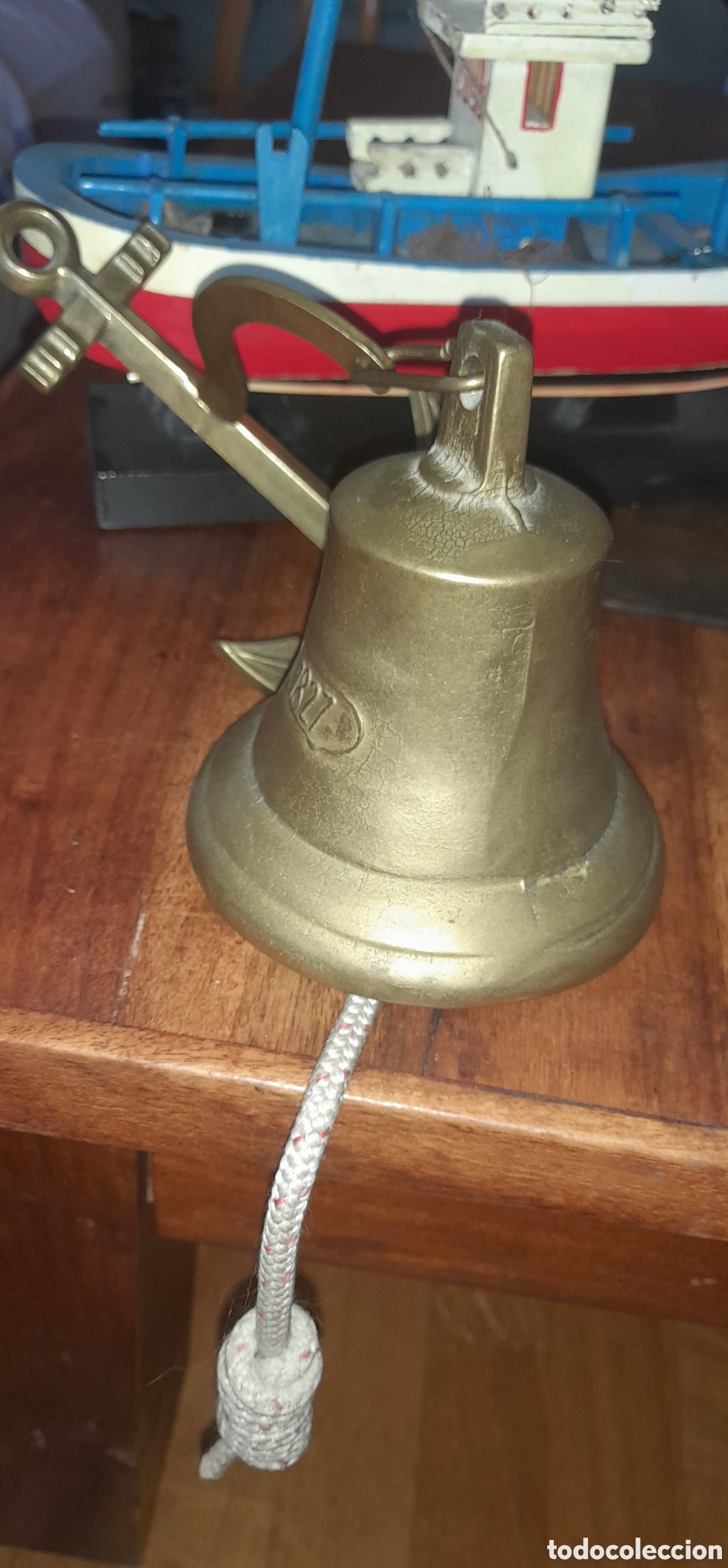 Antig&uuml;edades: Campana bronce con soporte ancla - Foto 1