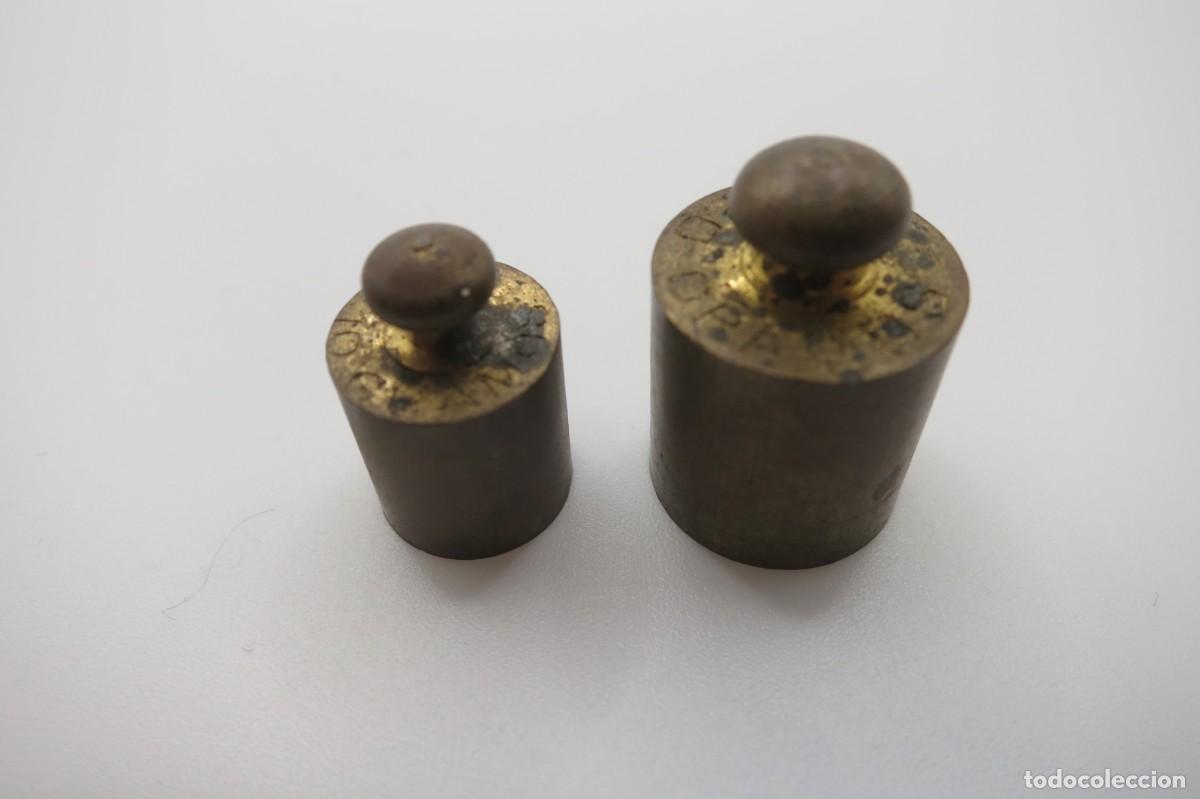 Antig&uuml;edades: pesas de 10 y 20 gramos antiguas - Foto 2