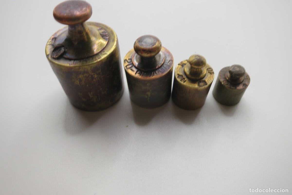 Antig&uuml;edades: pesas de 50 20 10 y 5 gramos - Foto 1