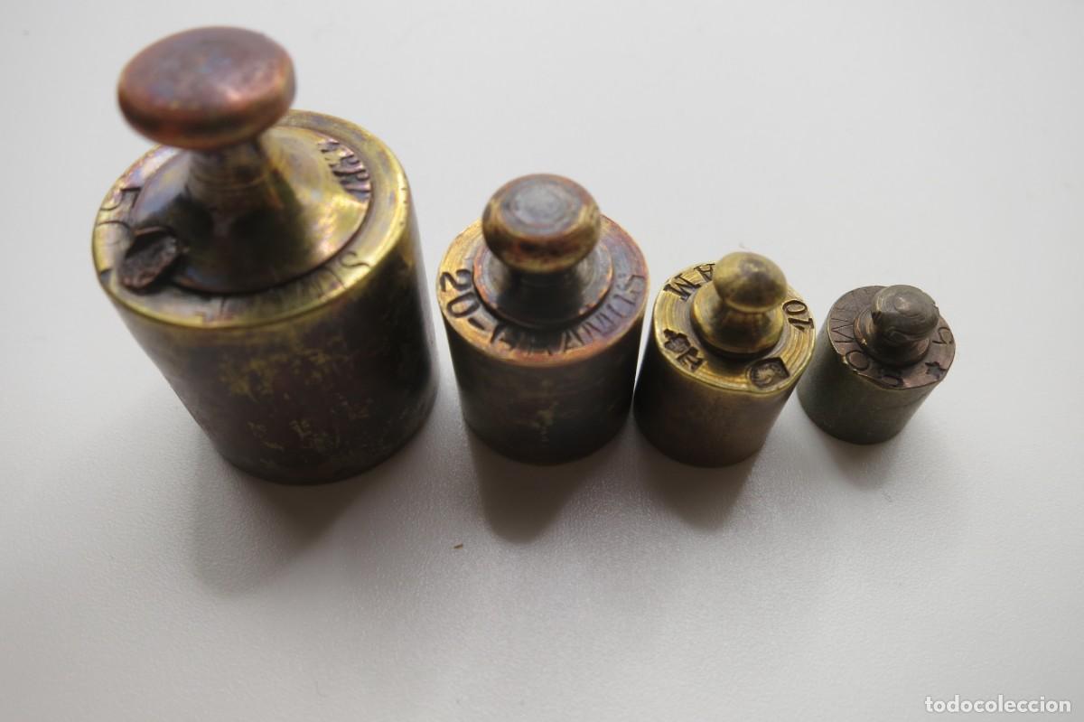 Antig&uuml;edades: pesas de 50 20 10 y 5 gramos - Foto 2