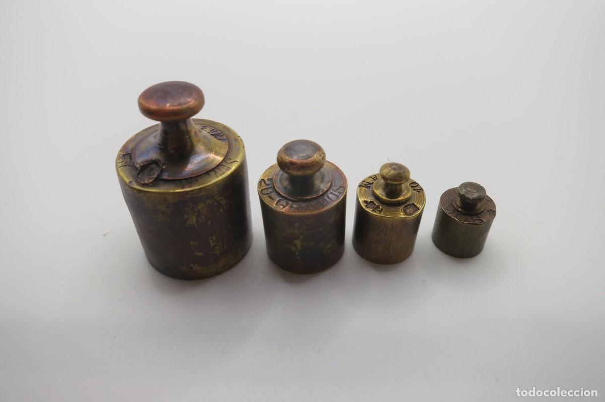 Antig&uuml;edades: pesas de 50 20 10 y 5 gramos - Foto 3