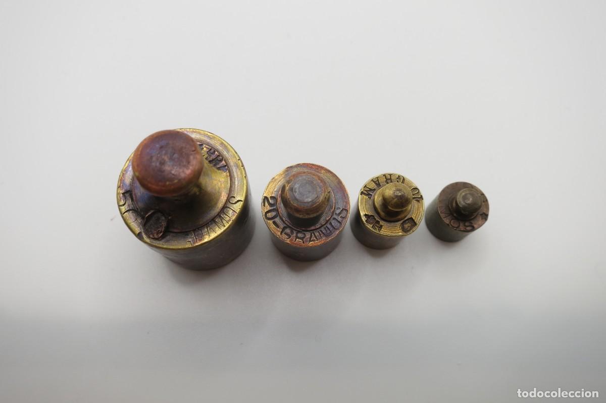 Antig&uuml;edades: pesas de 50 20 10 y 5 gramos - Foto 4
