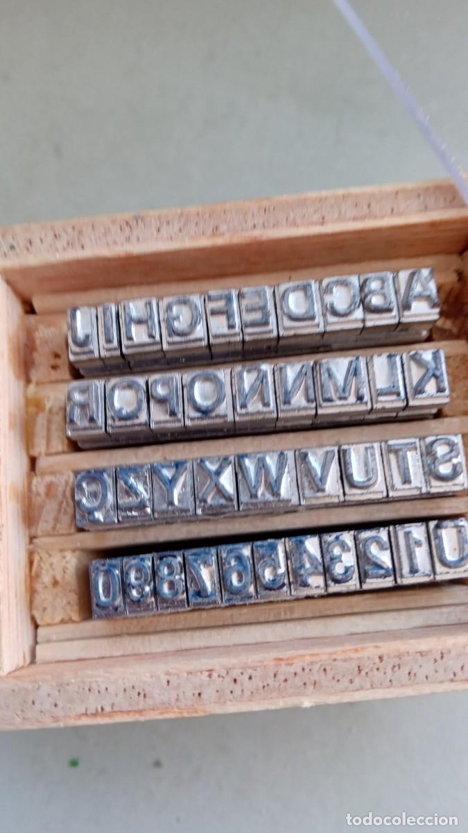 Antig&uuml;edades: IMPRENTA CAJITA LETRAS DE PLOMO REF 12P - Foto 2