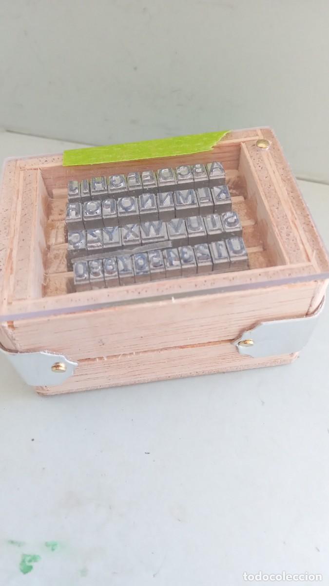Antig&uuml;edades: IMPRENTA CAJITA LETRAS DE PLOMO REF 12P - Foto 1