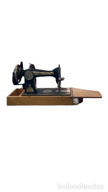 Antig&uuml;edades: M&aacute;quina de coser antigua - Foto 1
