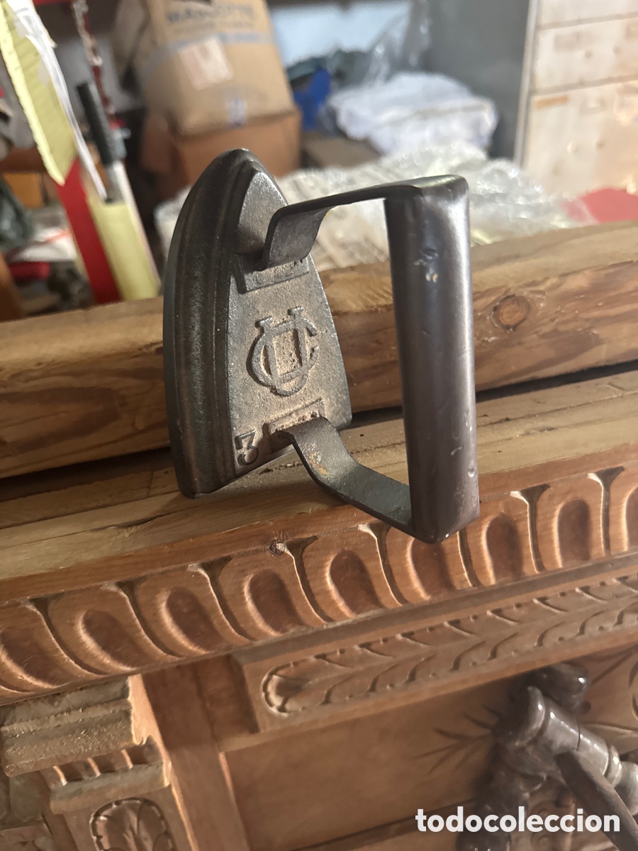 Antig&uuml;edades: Antigua plancha de cuellos - Foto 3