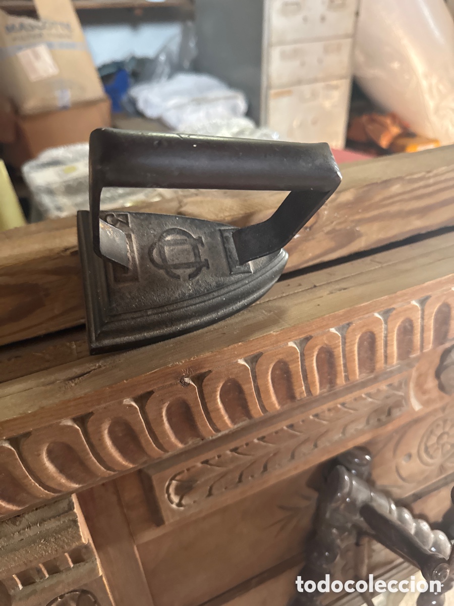 Antig&uuml;edades: Antigua plancha de cuellos - Foto 1