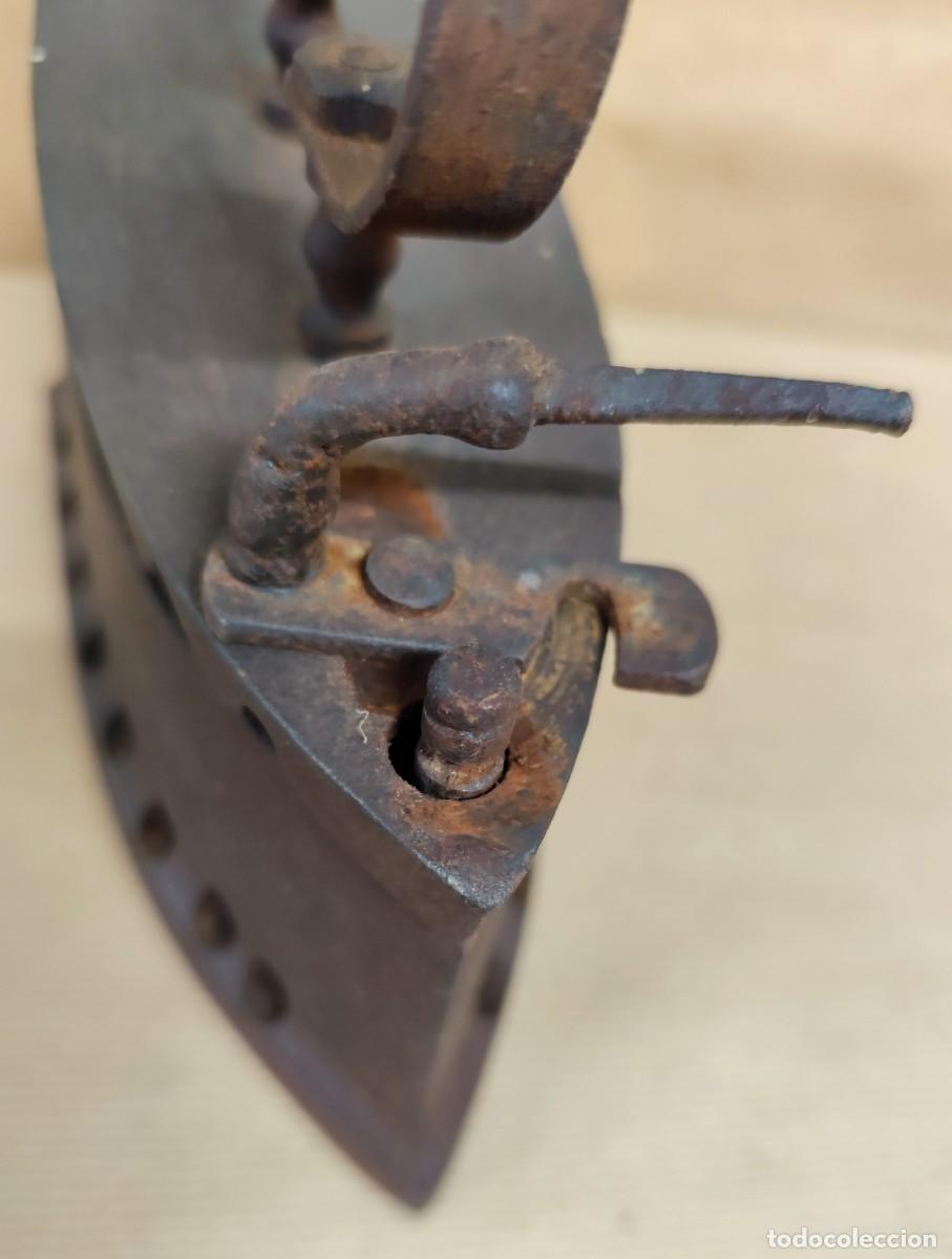 Antig&uuml;edades: Antigua plancha de carb&oacute;n de hierro fundido - Foto 9