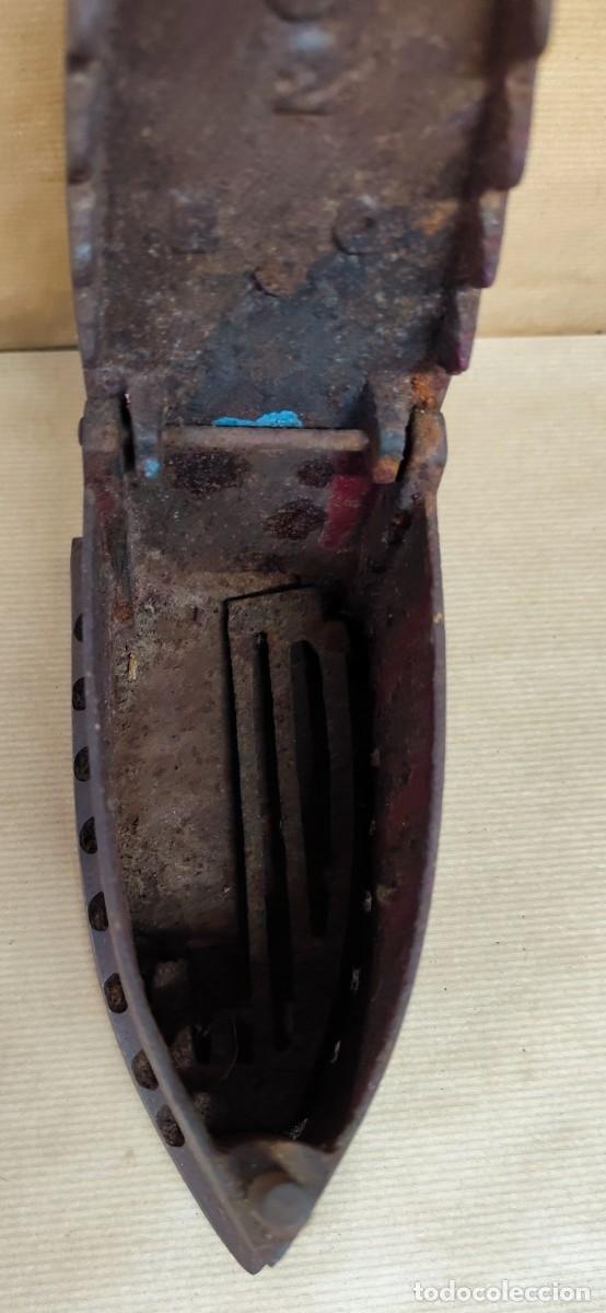 Antig&uuml;edades: Antigua plancha de carb&oacute;n de hierro fundido - Foto 11