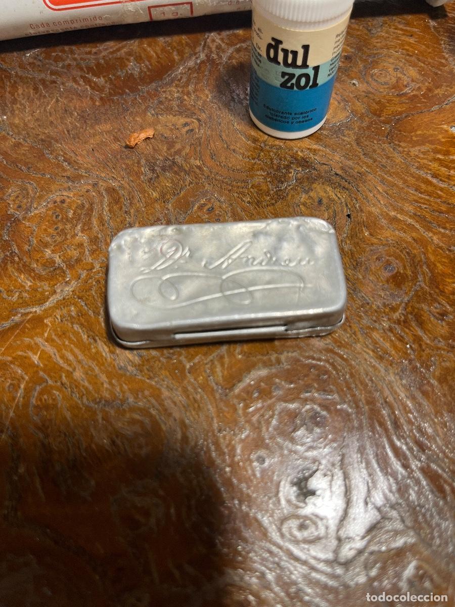 Antig&uuml;edades: Lote de 7 Botes Vintage de Medicamentos - Antiguos y de Colecci&oacute;n - Foto 4