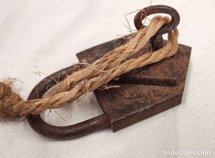 Antig&uuml;edades: CANDADO ANTIGUO CON LLAVE - Foto 2