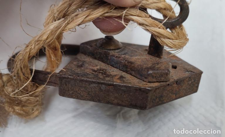 Antig&uuml;edades: CANDADO ANTIGUO CON LLAVE - Foto 3