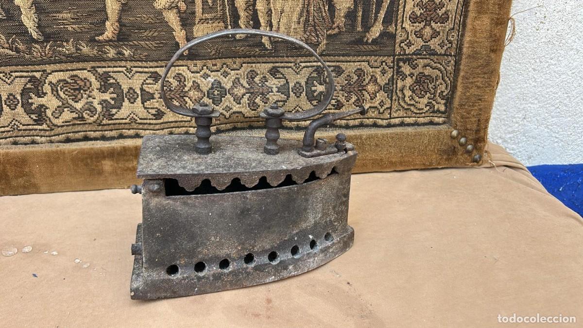 Antig&uuml;edades: PLANCHA ANTIGUA DE CARBON - Foto 1