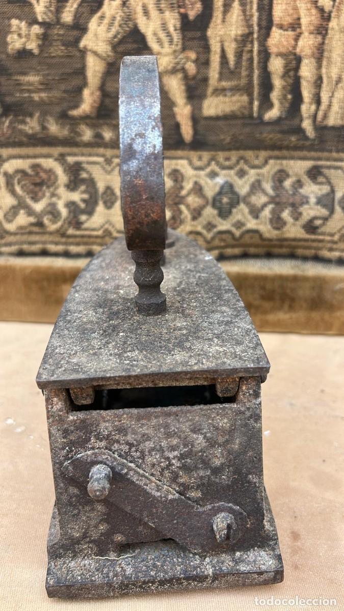 Antig&uuml;edades: PLANCHA ANTIGUA DE CARBON - Foto 2