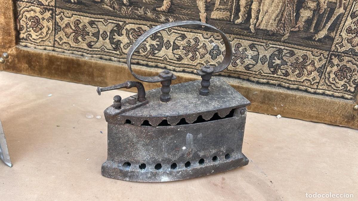 Antig&uuml;edades: PLANCHA ANTIGUA DE CARBON - Foto 3