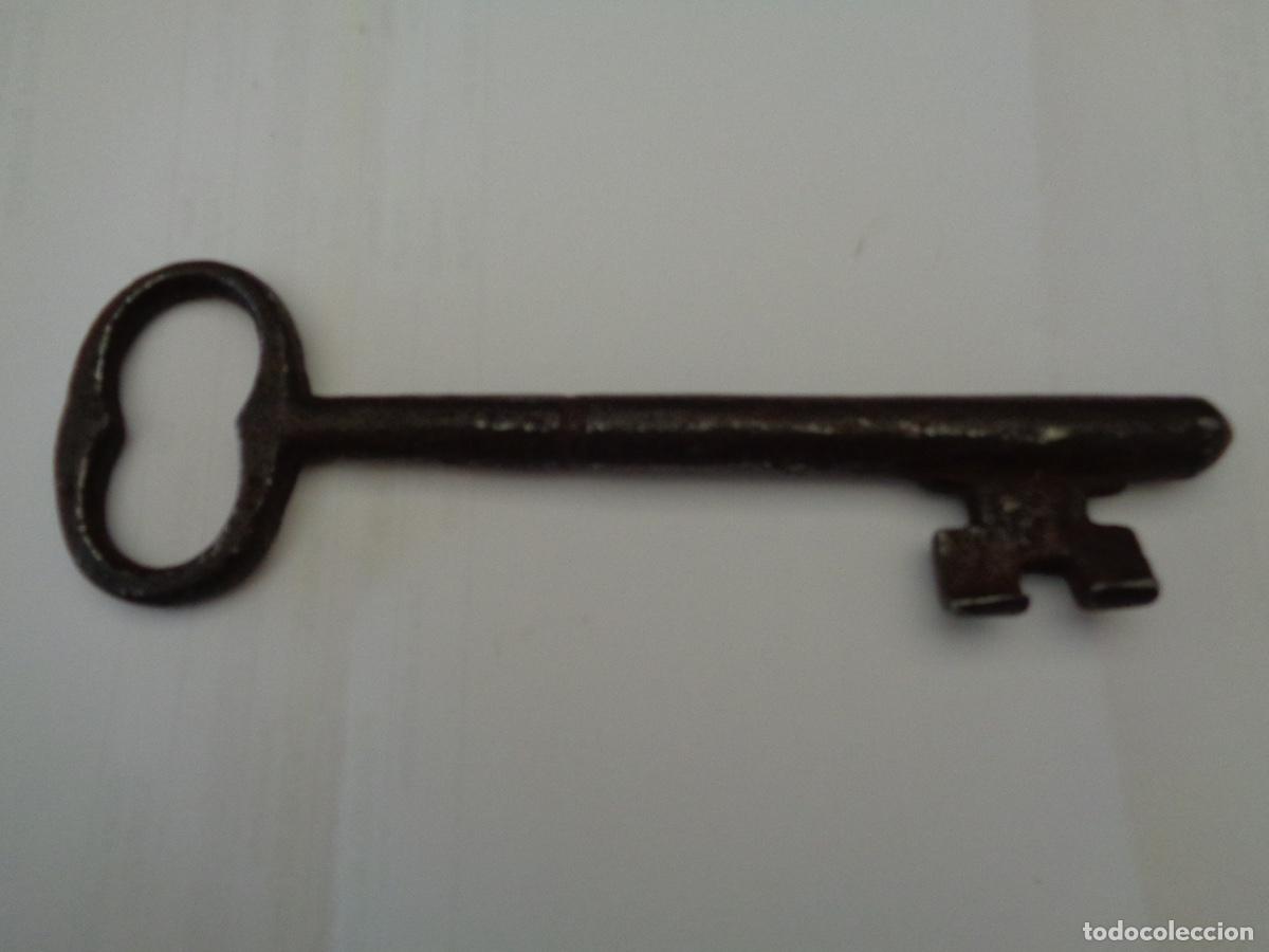 Antig&uuml;edades: llave forja siglo XIX de 17 ctms. larga - Foto 1