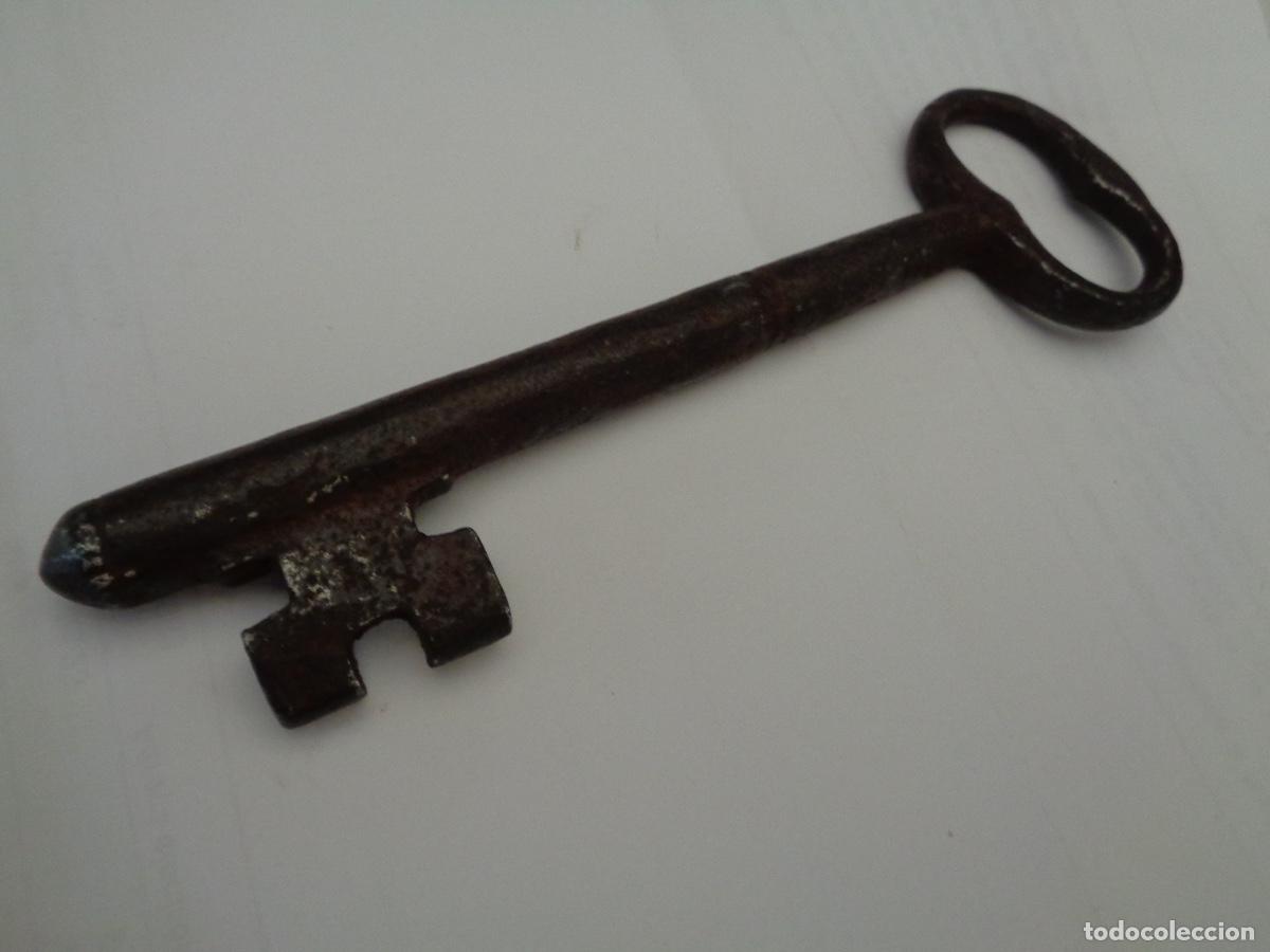 Antig&uuml;edades: llave forja siglo XIX de 17 ctms. larga - Foto 2