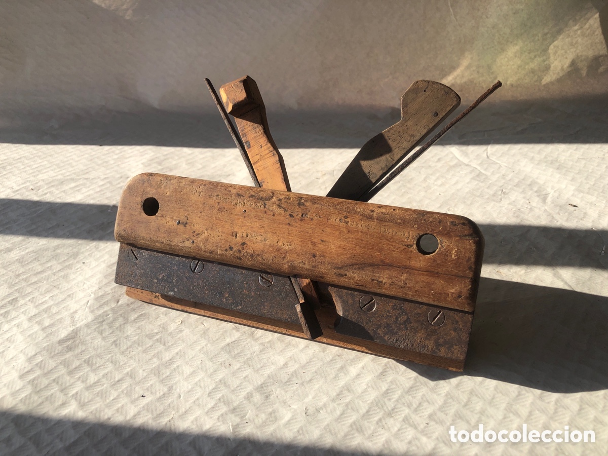 Antig&uuml;edades: Antiguo cepillo acanalador de carpintero (2) - Foto 1