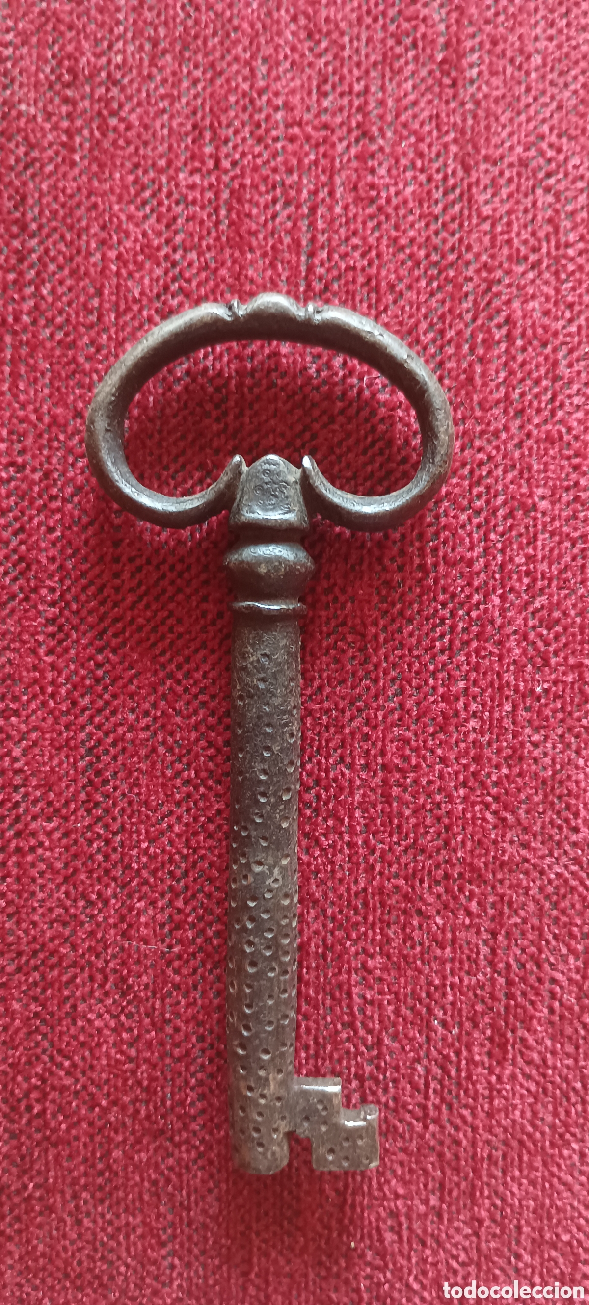 Antig&uuml;edades: ANTIGUA LLAVE DE HIERRO FORJADO Y GRABADA - Foto 2