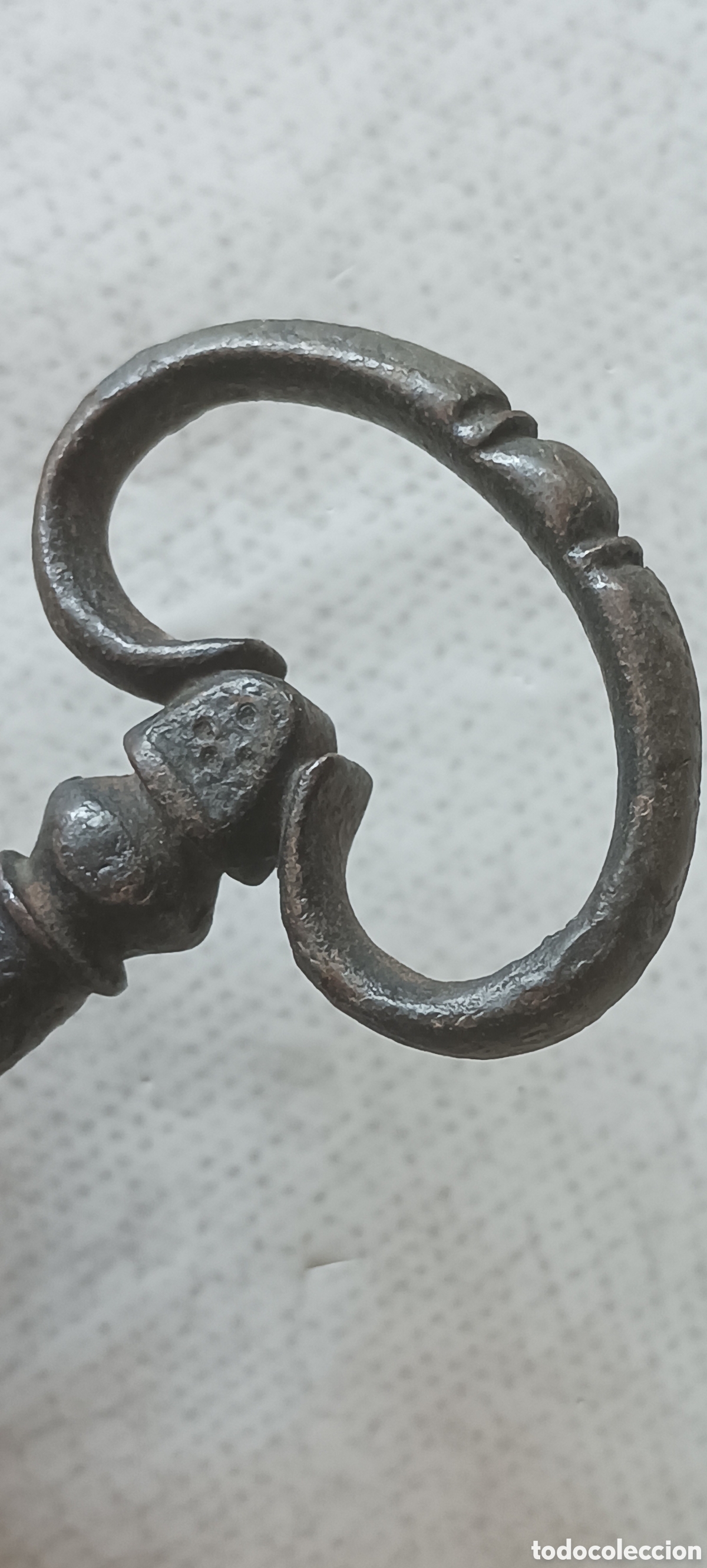 Antig&uuml;edades: ANTIGUA LLAVE DE HIERRO FORJADO Y GRABADA - Foto 3