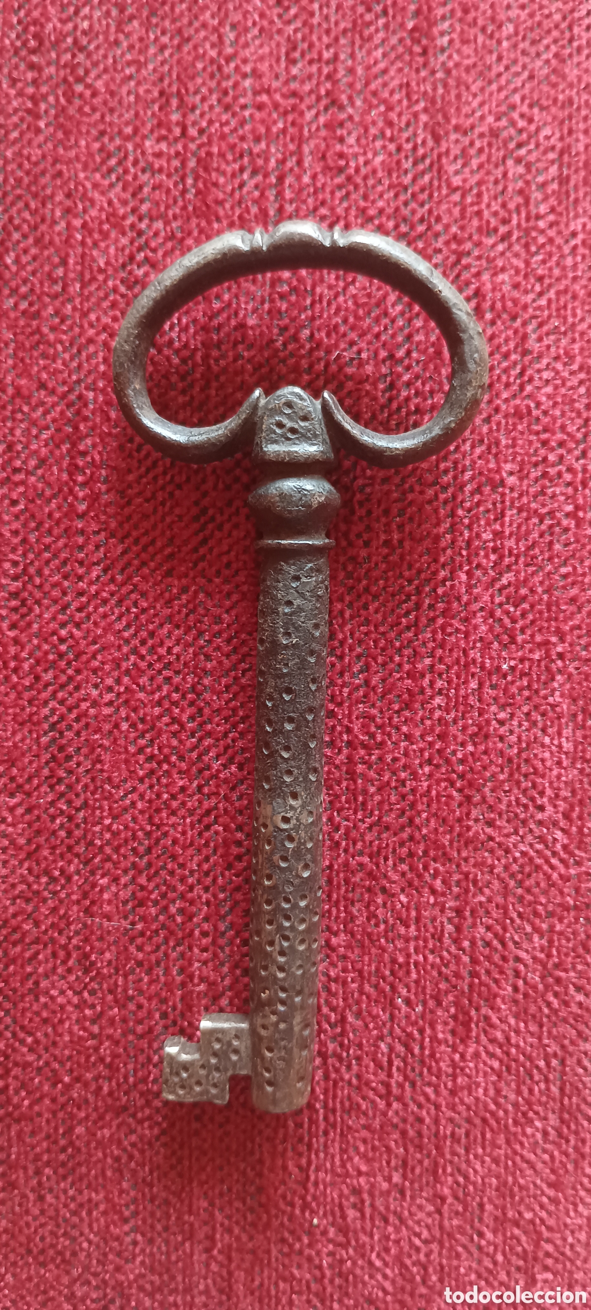 Antig&uuml;edades: ANTIGUA LLAVE DE HIERRO FORJADO Y GRABADA - Foto 1