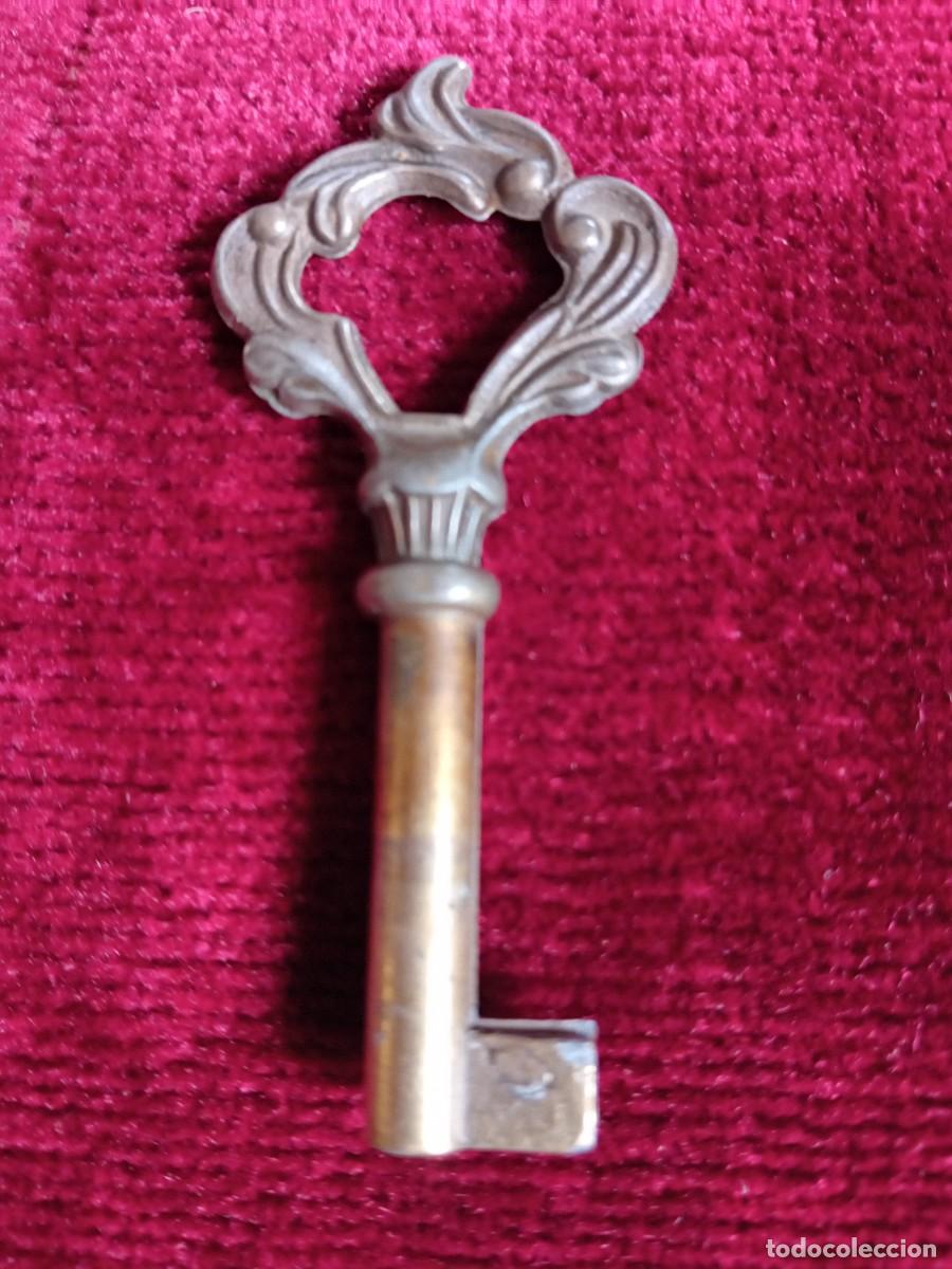 Antig&uuml;edades: Llave hueca de bronce antigua - Foto 1