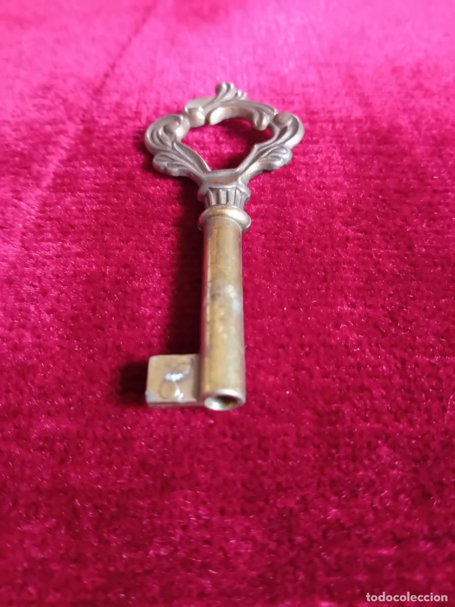 Antig&uuml;edades: Llave hueca de bronce antigua - Foto 2