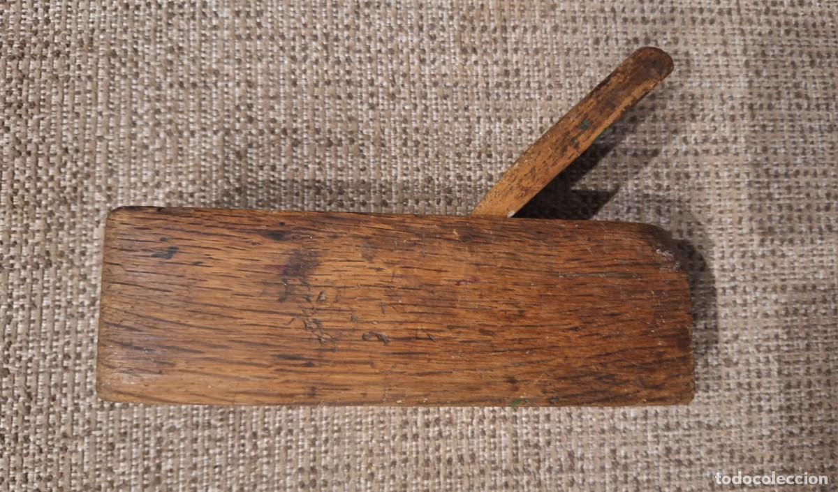 Antig&uuml;edades: CEPILLO DE CARPINTERO ANTIGUO EN MADERA Y HIERRO - Foto 2
