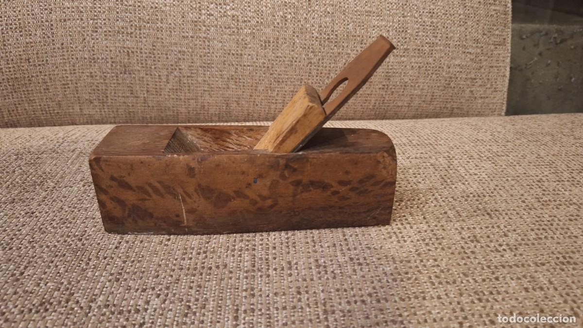 Antig&uuml;edades: CEPILLO DE CARPINTERO ANTIGUO EN MADERA Y HIERRO - Foto 1