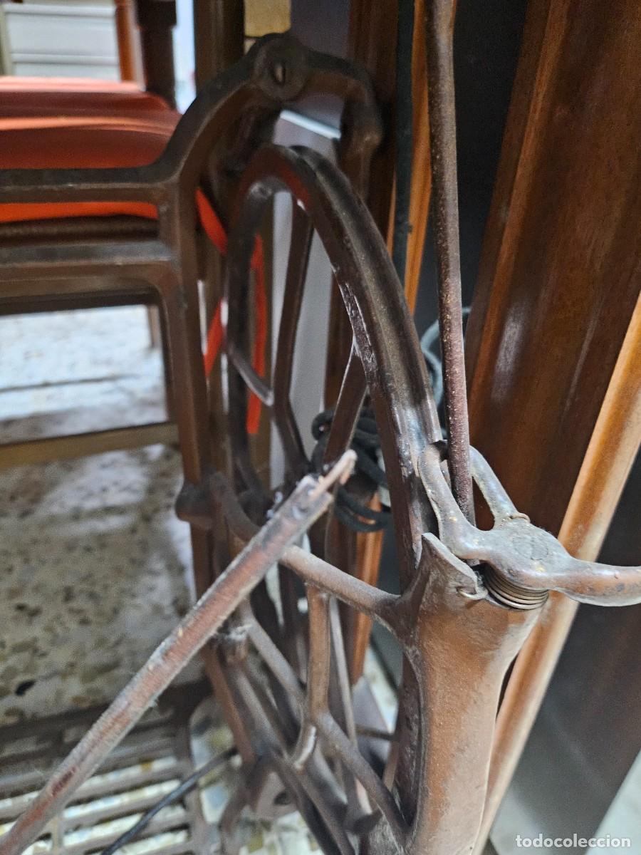 Antig&uuml;edades: M&aacute;quina de coser Singer - Foto 8