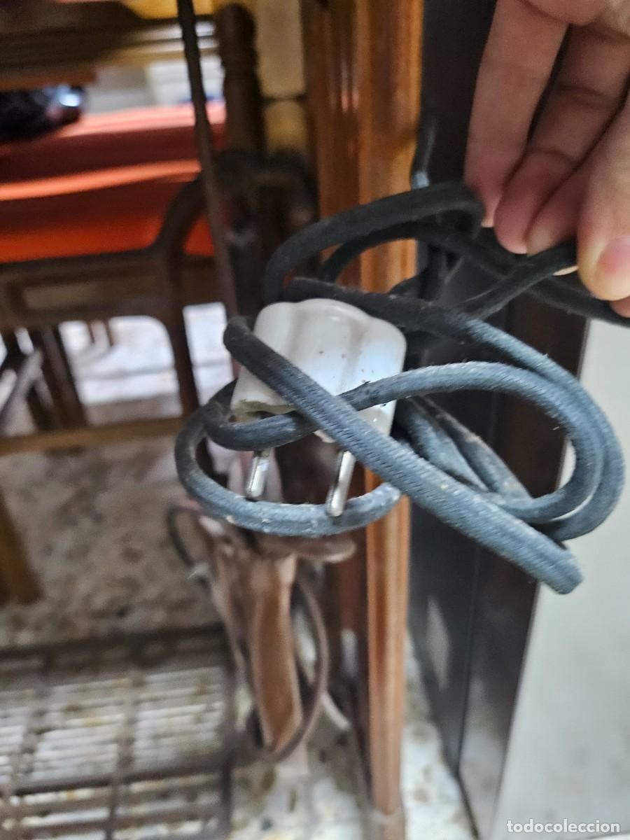 Antig&uuml;edades: M&aacute;quina de coser Singer - Foto 9