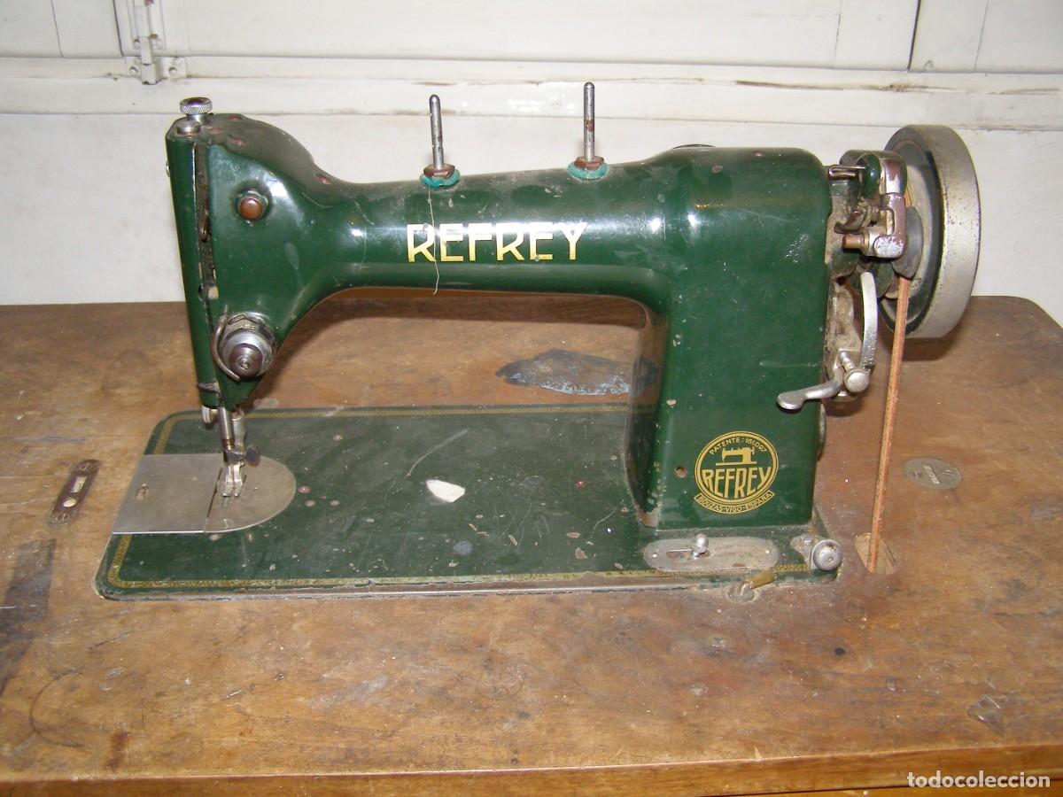 Antig&uuml;edades: Máquina de coser marca REFREY - Foto 1