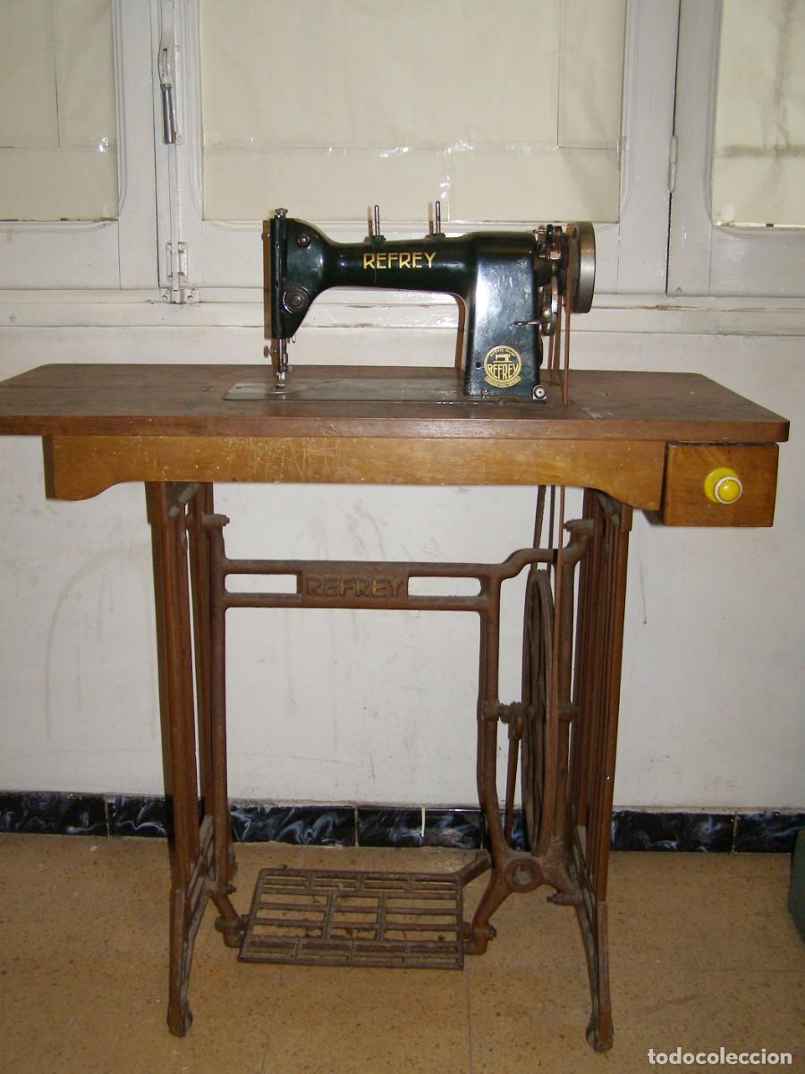 Antig&uuml;edades: Máquina de coser marca REFREY - Foto 5
