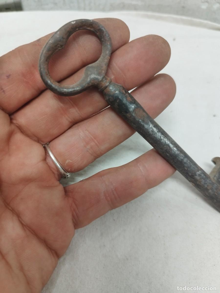 Antig&uuml;edades: Antigua llave de forja. - Foto 4