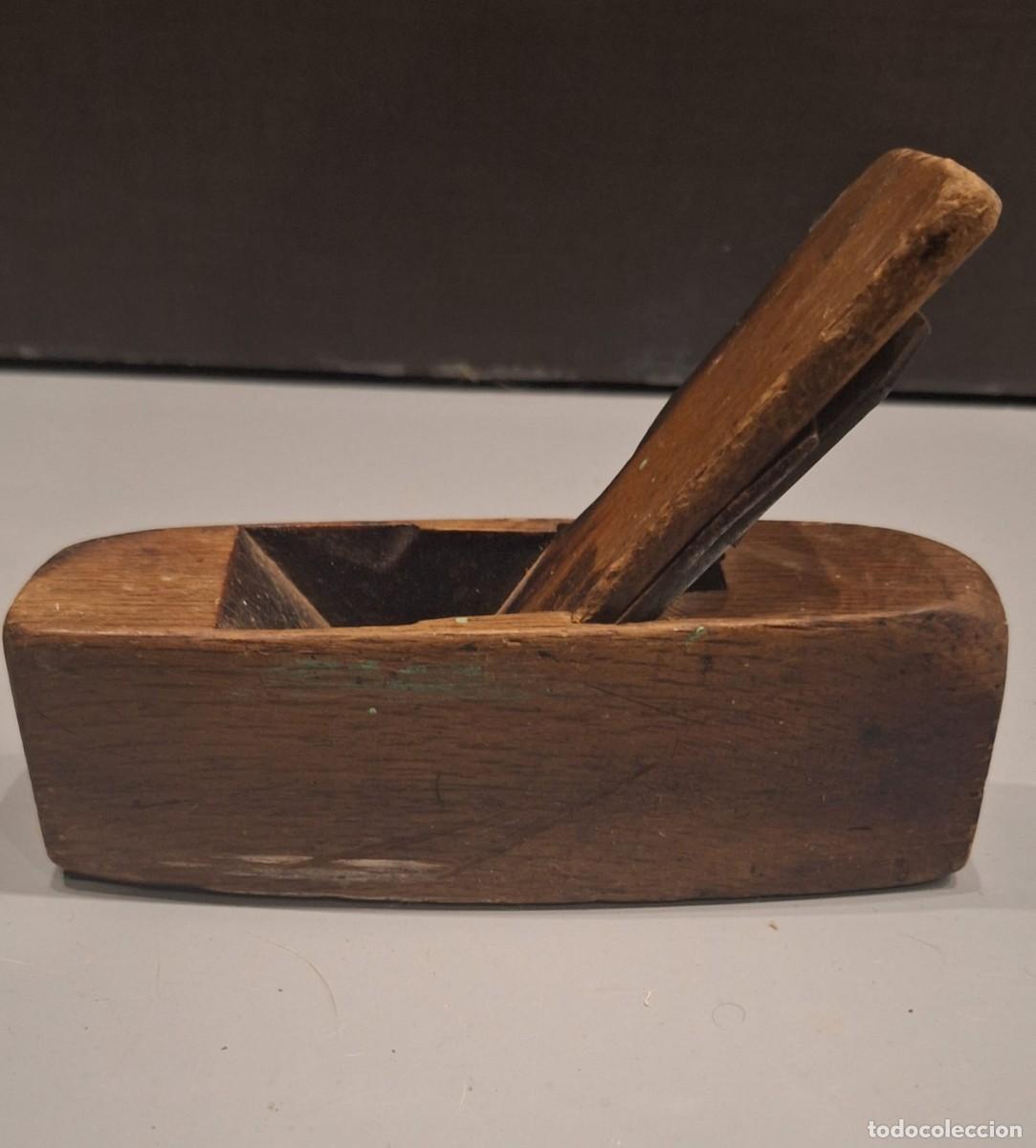 Antig&uuml;edades: CEPILLO DE CARPINTERO ANTIGUO EN MADERA Y CUCHILLA DE HIERRO - Foto 1