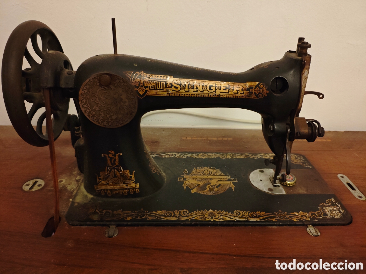 Antig&uuml;edades: M&aacute;quina coser Singer con mueble - Foto 2