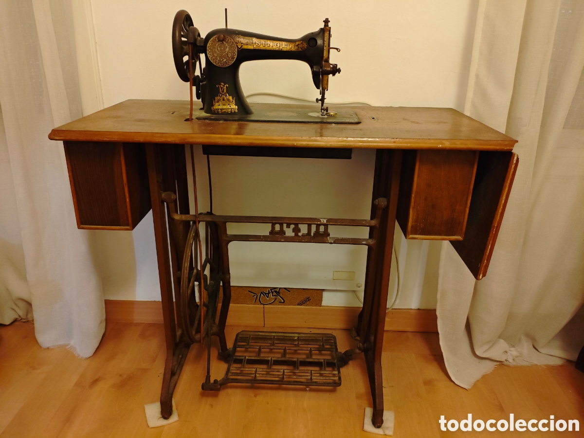Antig&uuml;edades: M&aacute;quina coser Singer con mueble - Foto 3