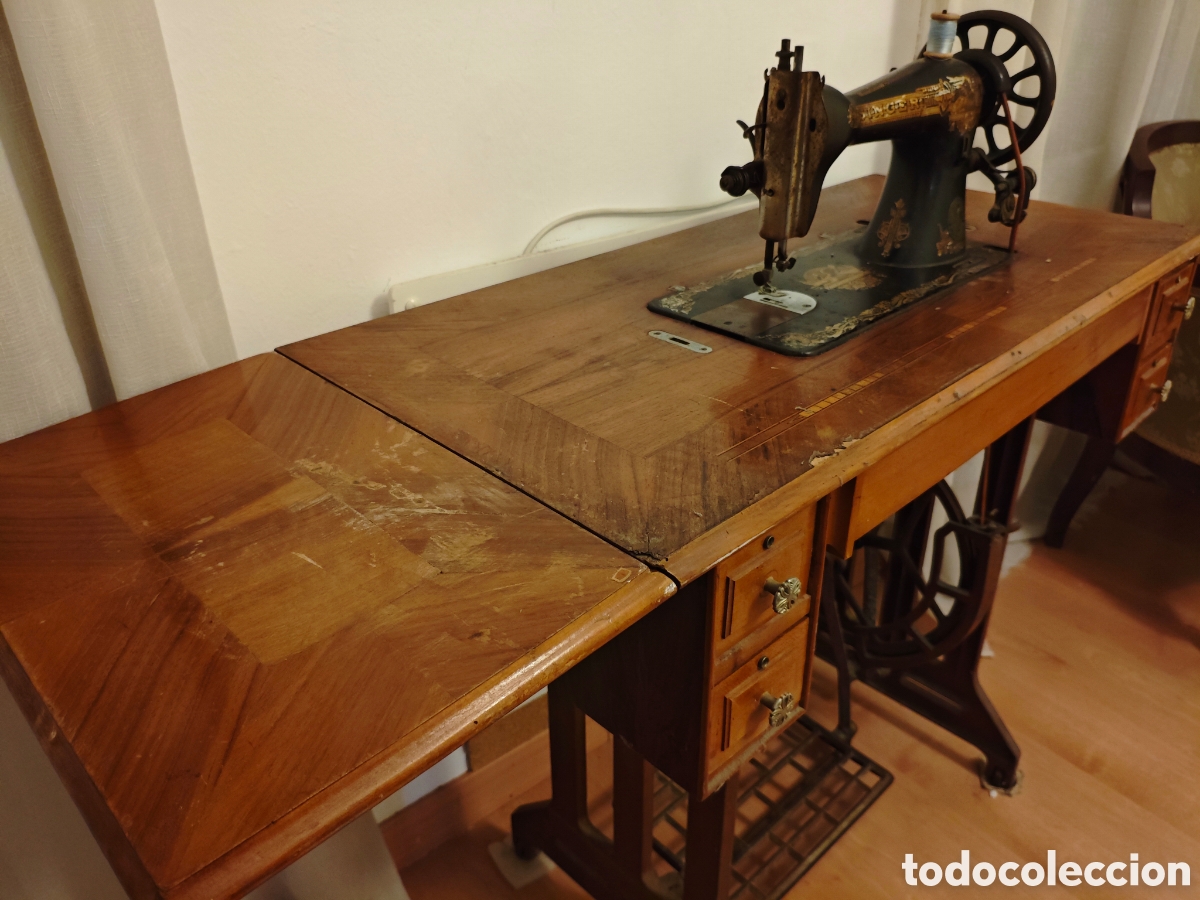 Antig&uuml;edades: M&aacute;quina coser Singer con mueble - Foto 4