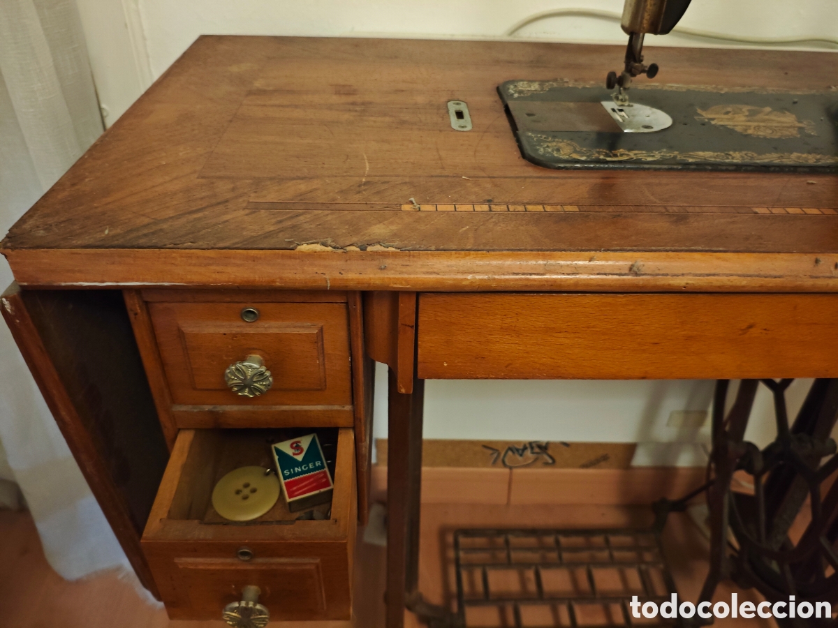 Antig&uuml;edades: M&aacute;quina coser Singer con mueble - Foto 5
